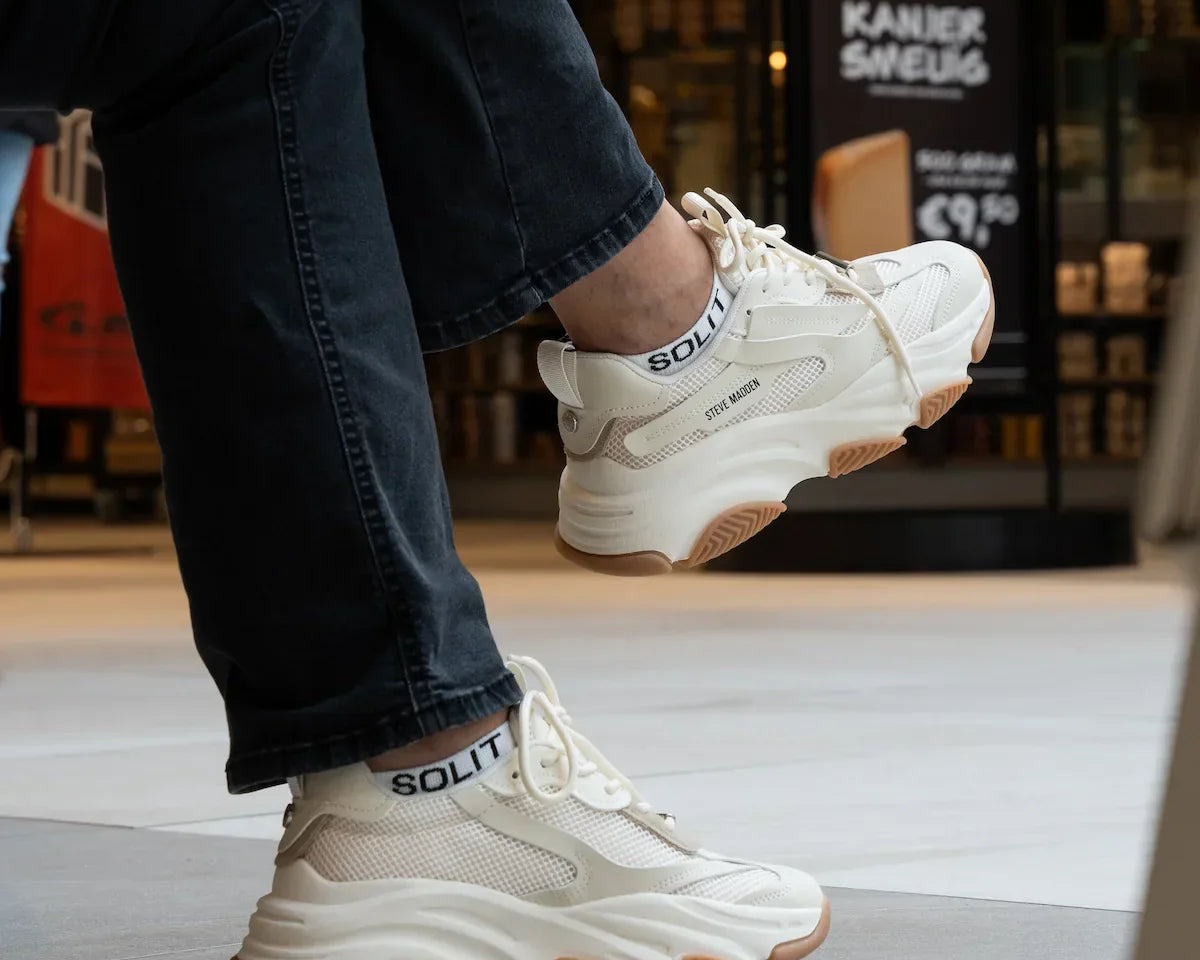 Welke kleur sokken in witte sneakers? Tips per outfit